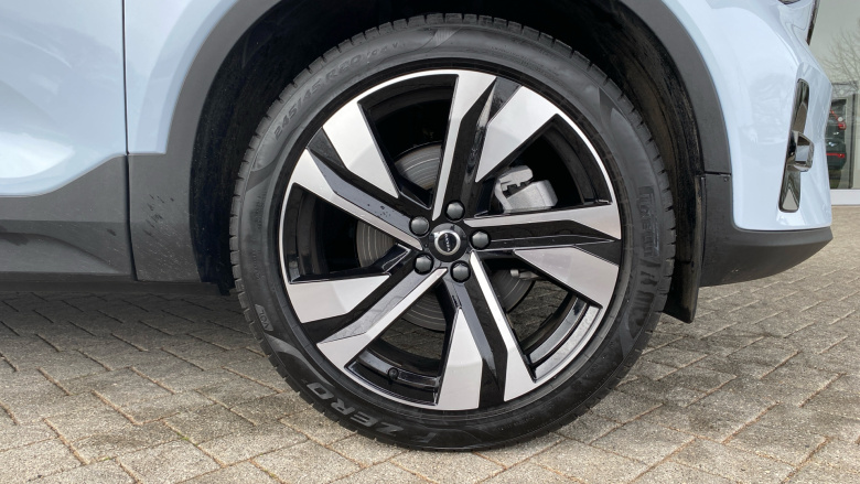 Volvo XC40 2.0 B4P Plus Dark 5dr Auto Petrol Estate